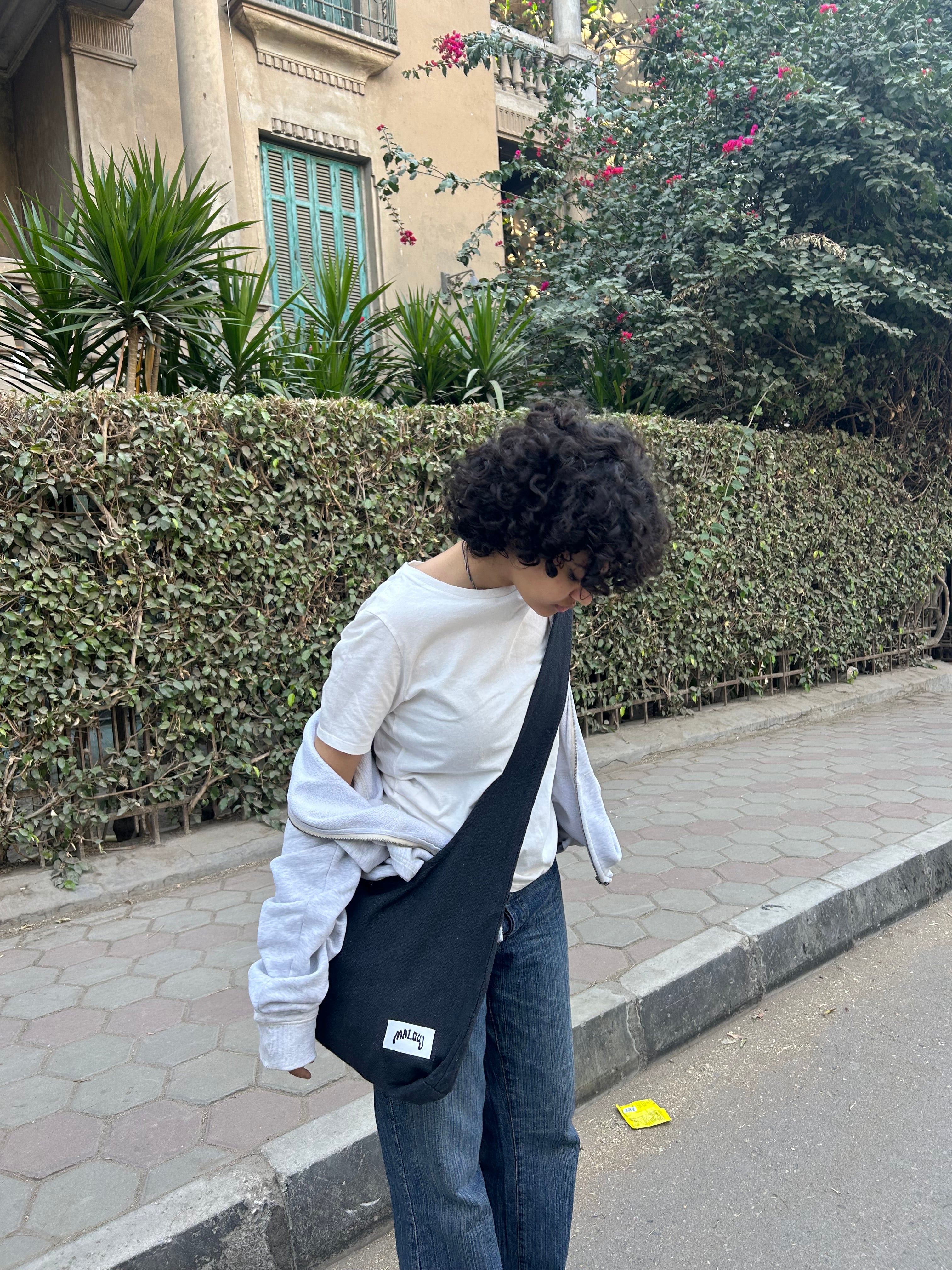 BLACK SHOULDER BAG