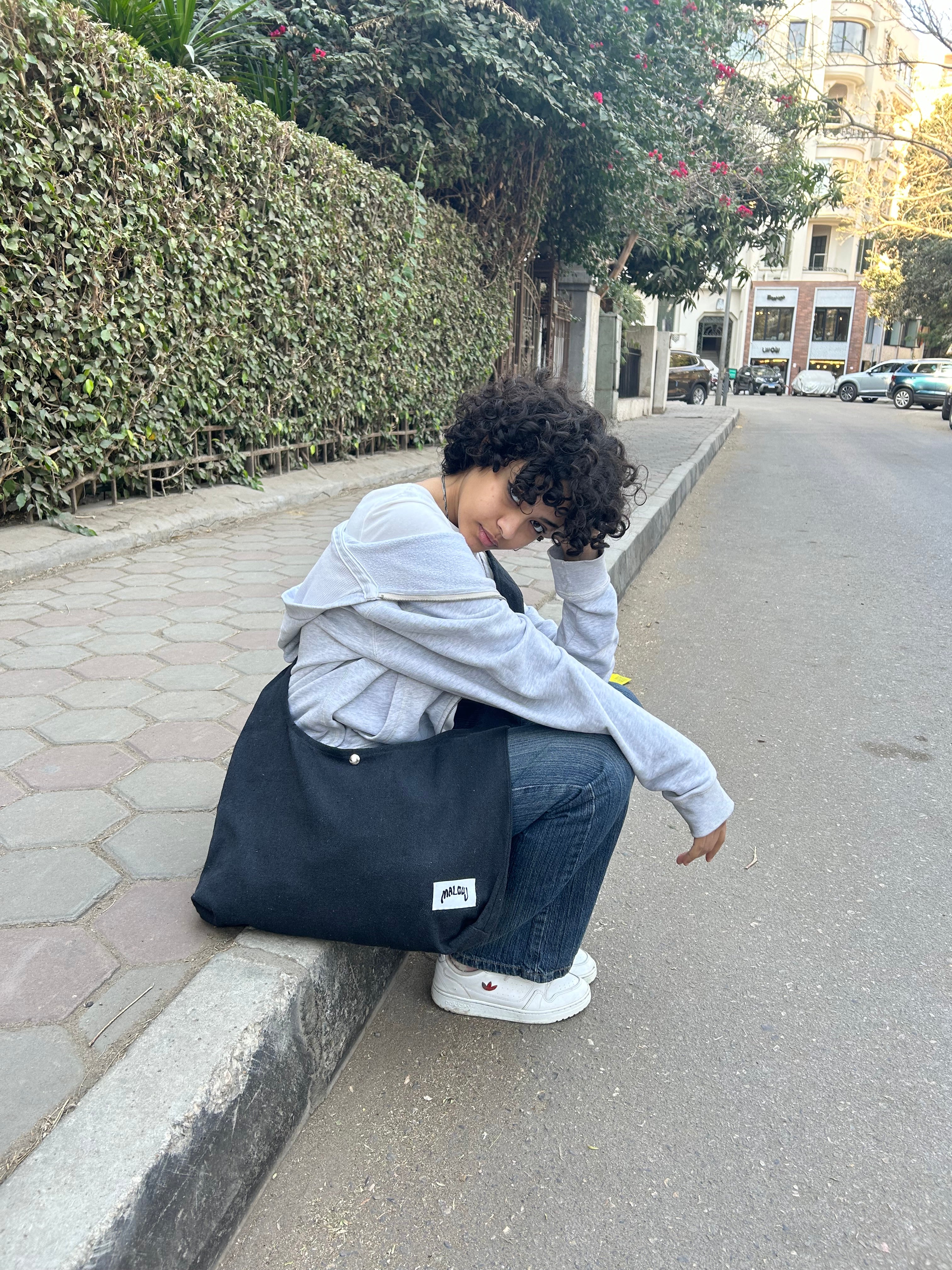 BLACK SHOULDER BAG
