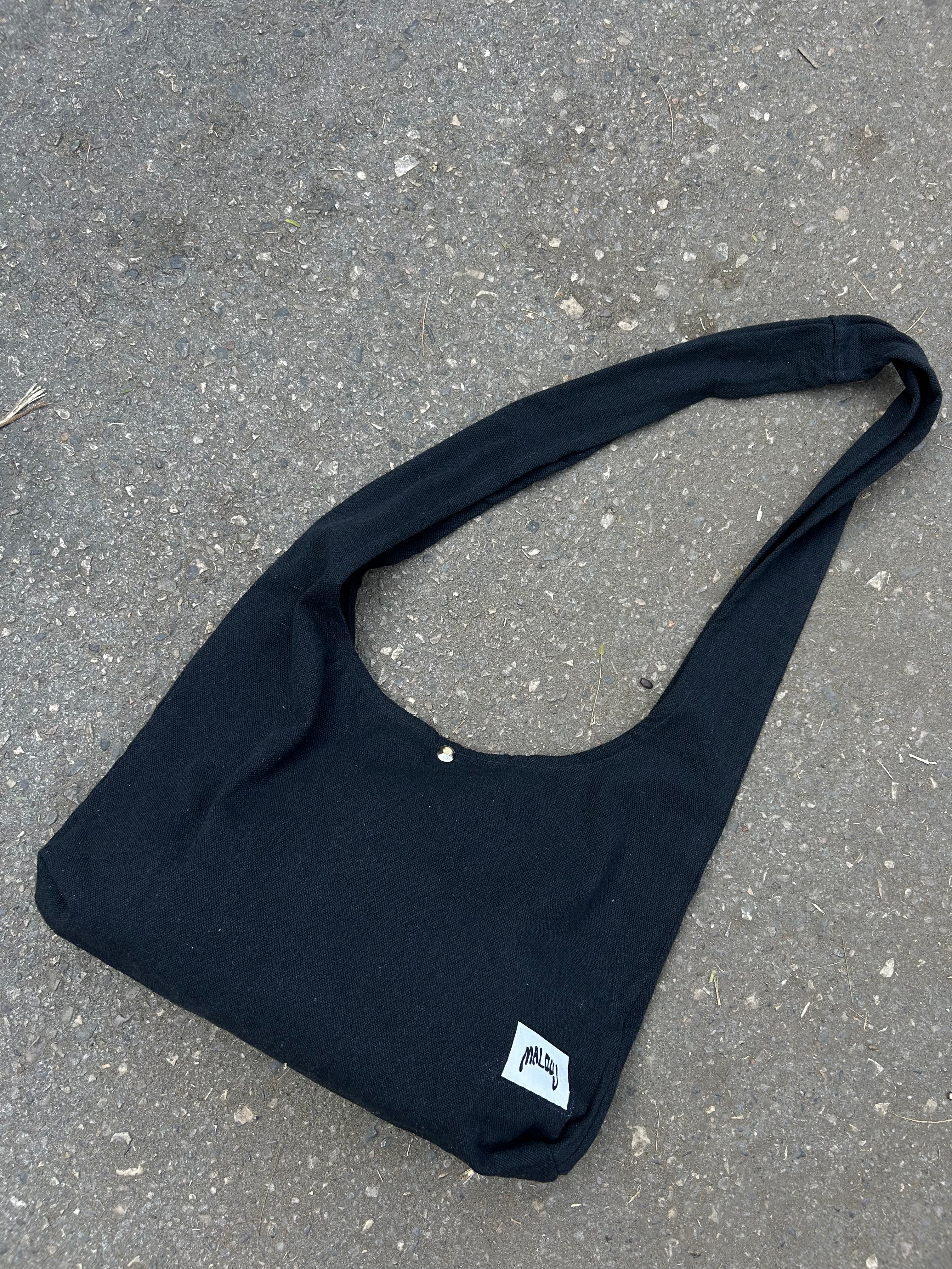 BLACK SHOULDER BAG