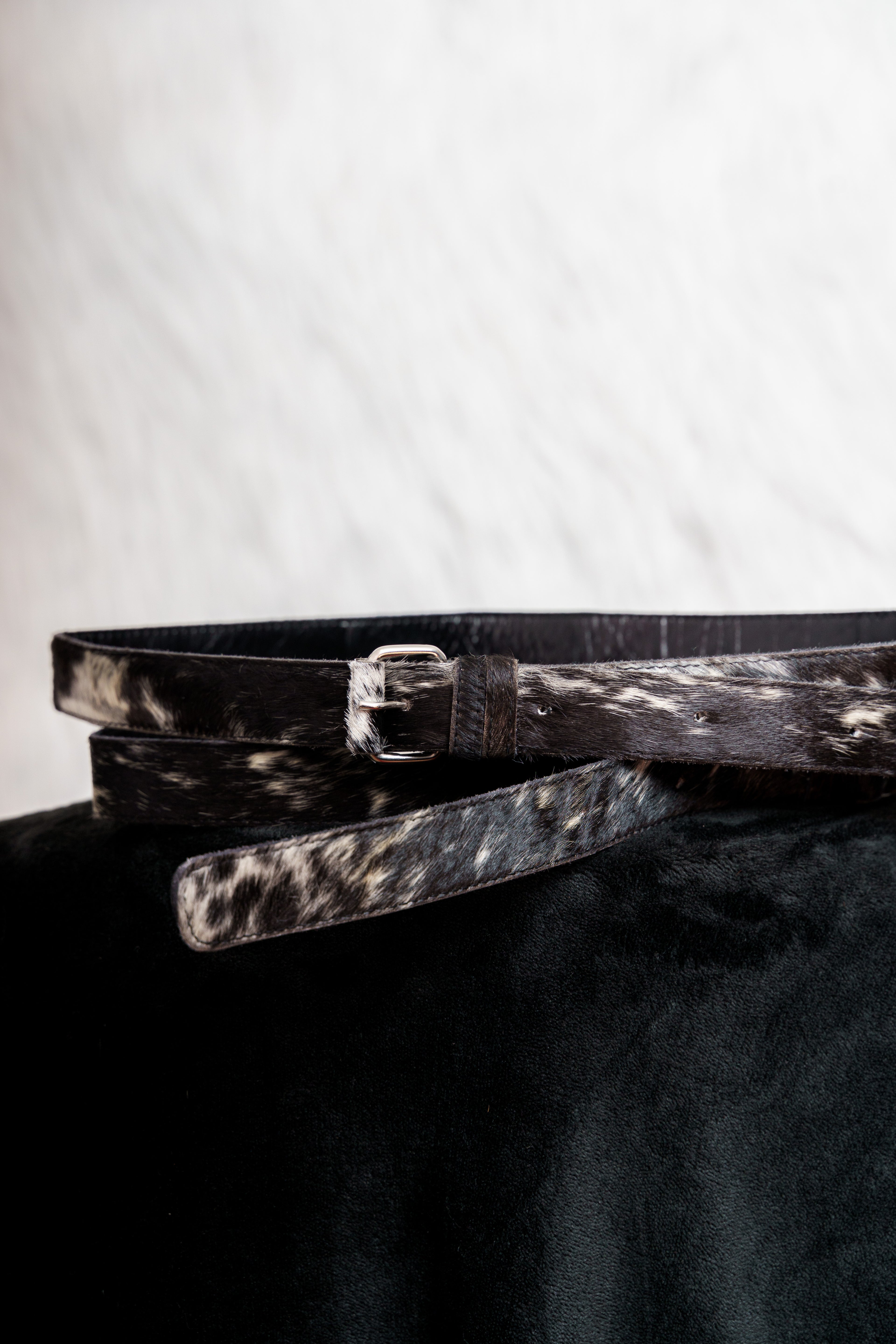 Cowhide belt in black